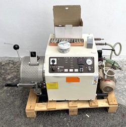 Bild von Heraeus Combilabor CL-I 95 Vakuum-Druck-Gießgerät mit Vakuumpumpe und Zubehör